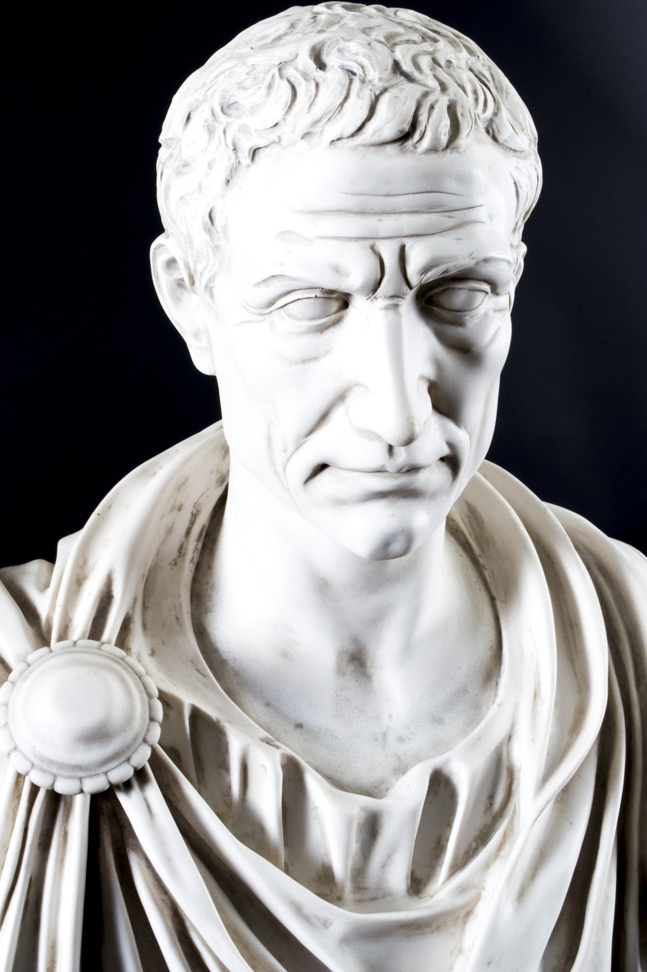 A beautifully sculpted marble bust of the Roman politician Marcus Brutus. - 02947-Stunning-Marble-Bust-Marcus-Junius-Brutus-2