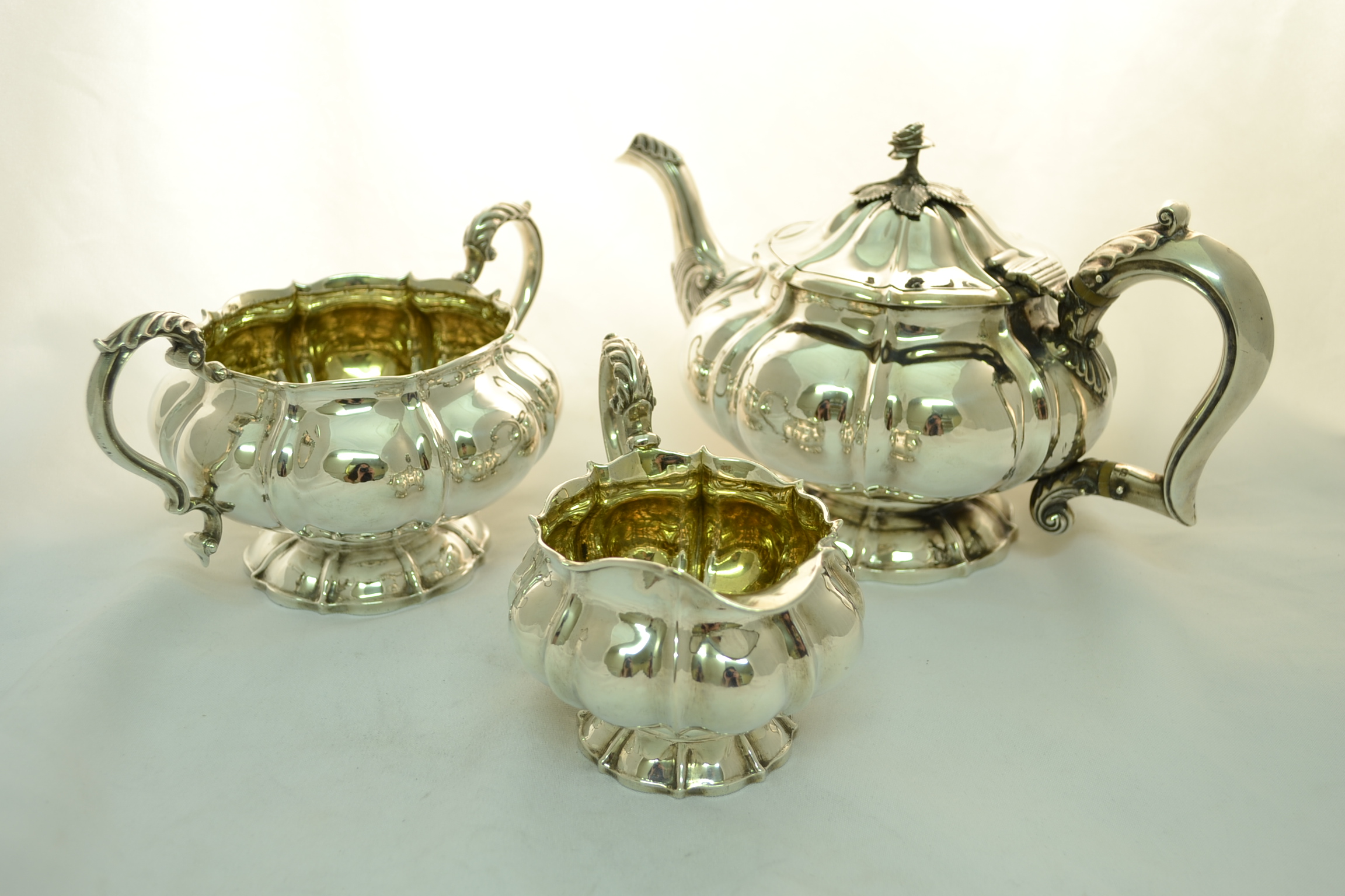 i-have-an-antique-silver-tea-serving-set-on-the-bottom-of-each-piece