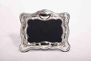 Stunning Sterling Silver Photo Frame 3.5 x 5 inches | Ref. no. 03600 | Regent Antiques