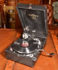 Vintage Columbia Portable Gramophone c.1930 | Ref. no. 05753 | Regent Antiques