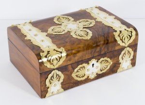 Antique Victorian Walnut Casket Jewellery Box c.1860 | Ref. no. 06042 | Regent Antiques